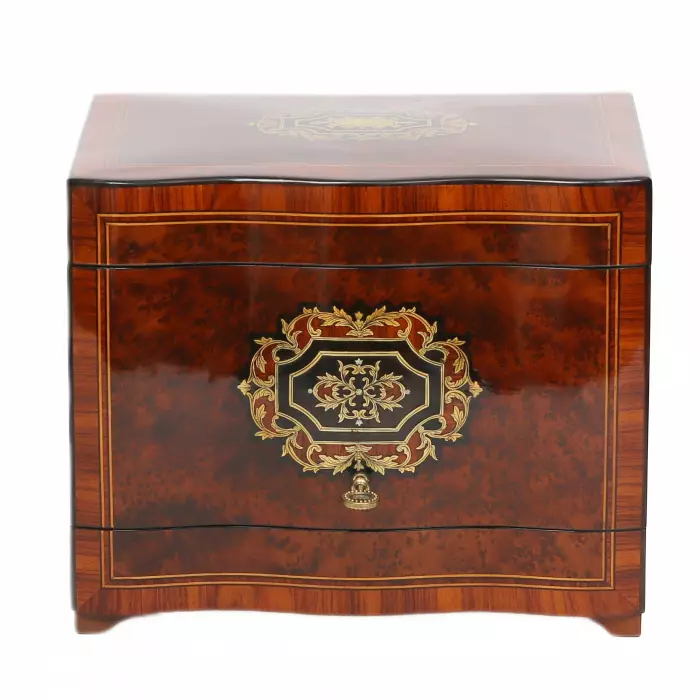 A Napoleon III-style carriage bar in marquetry. 19th century. 