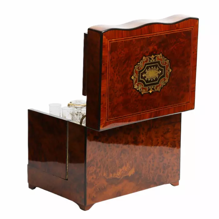 A Napoleon III-style carriage bar in marquetry. 19th century. 