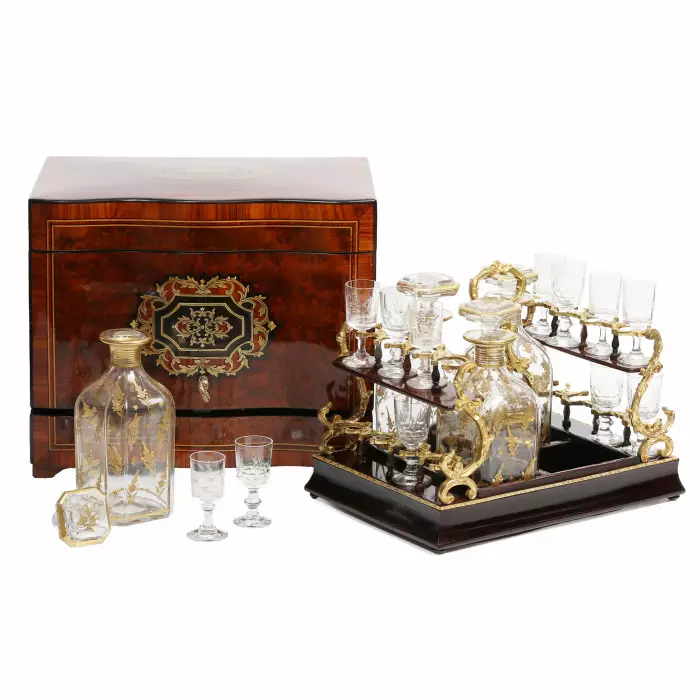 A Napoleon III-style carriage bar in marquetry. 19th century. 
