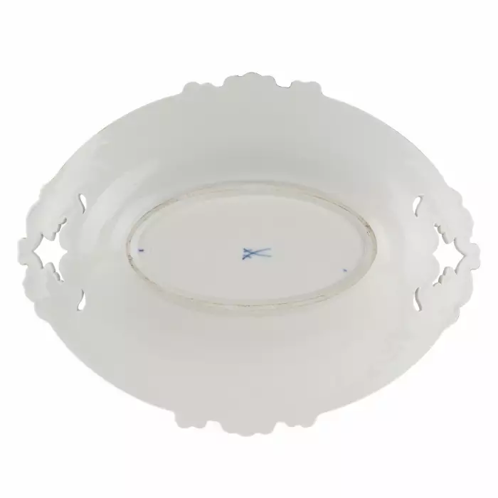 Великолепное фарфоровое блюдо с ажурными ручками. Meissen. 20 век.