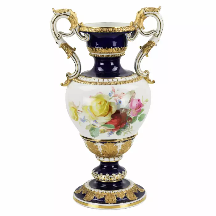 LARGE SALON VASE WITH FLORAL BOUQUETS. ERNST AUGUST LEUTERITZ GERMANY, MEISSEN, SECOND HALF OF THE 19TH CENTURY