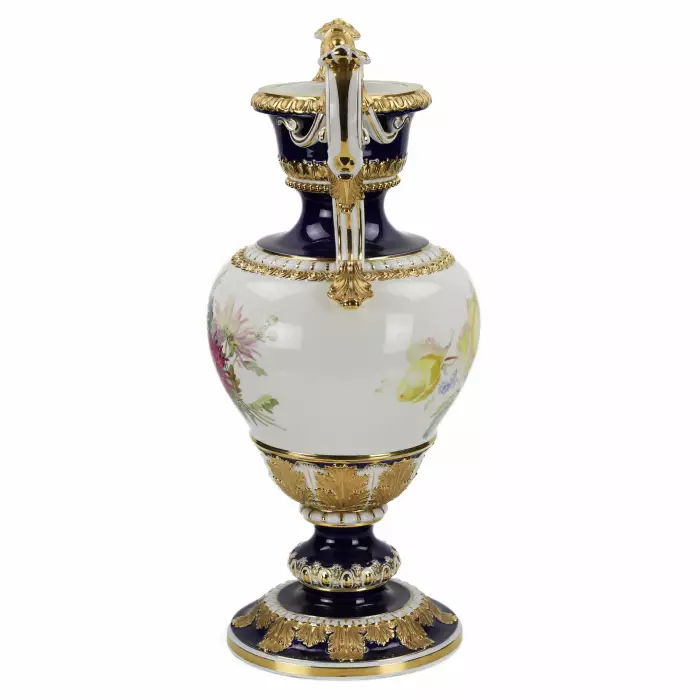 LARGE SALON VASE WITH FLORAL BOUQUETS. ERNST AUGUST LEUTERITZ GERMANY, MEISSEN, SECOND HALF OF THE 19TH CENTURY