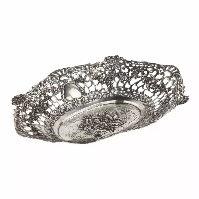 Plat decoratif en argent.