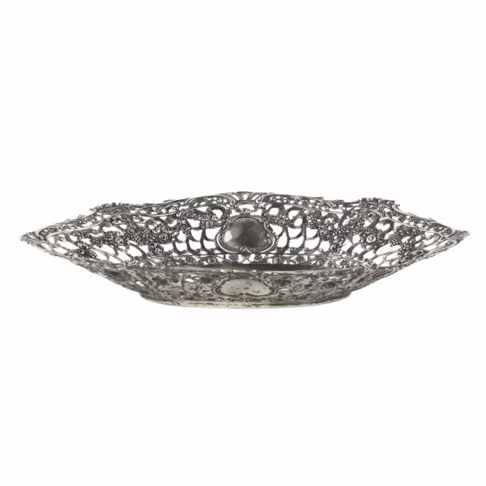 Plat decoratif en argent.