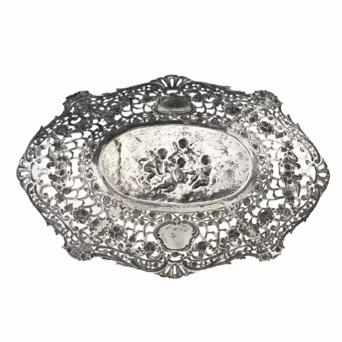 Plat decoratif en argent.