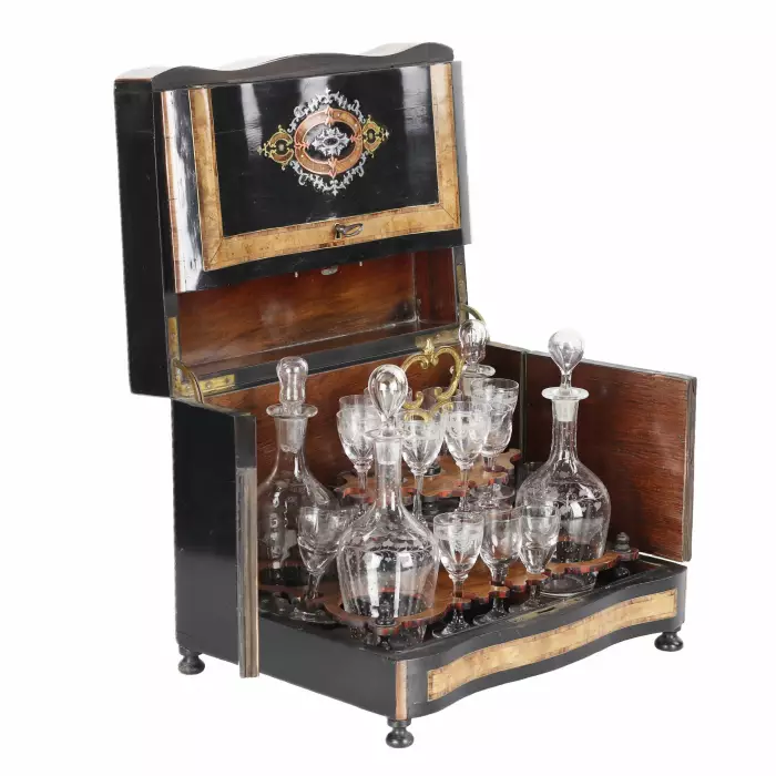 FOLDING TRAVELLING LIQUEUR CABINET (CAVE À LIQUEUR) WITH MARQUETRY. FRANCE, LATE 19TH CENTURY