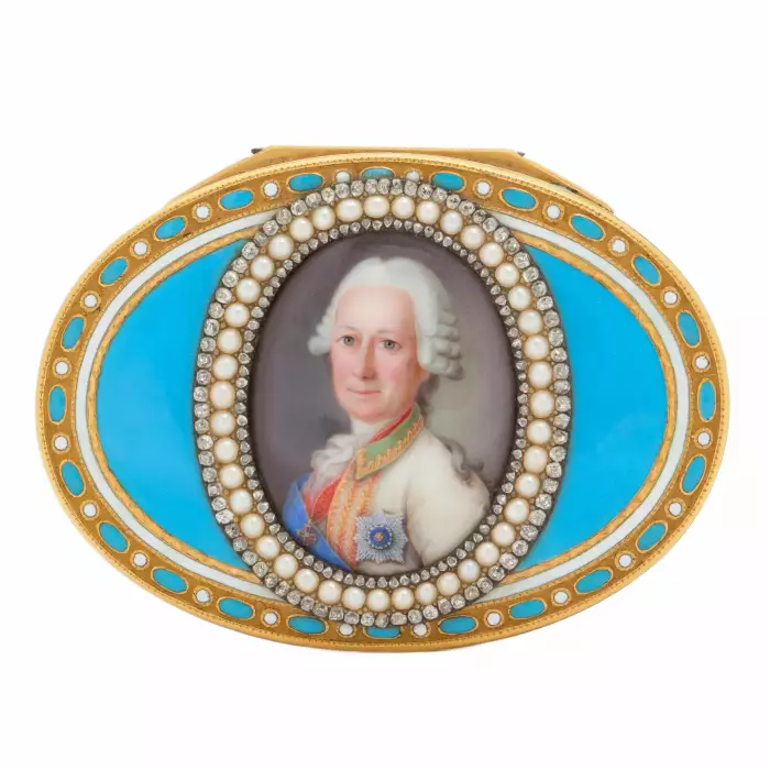 TABATIÈRE EN OR AVEC PORTRAIT DE LAMIRAL SEMION IVANOVITCH MORDVINOV. SAINT-PÉTERSBOURG, DAVID RUDOLPH, RUSSIE, ANNÉES 1780.