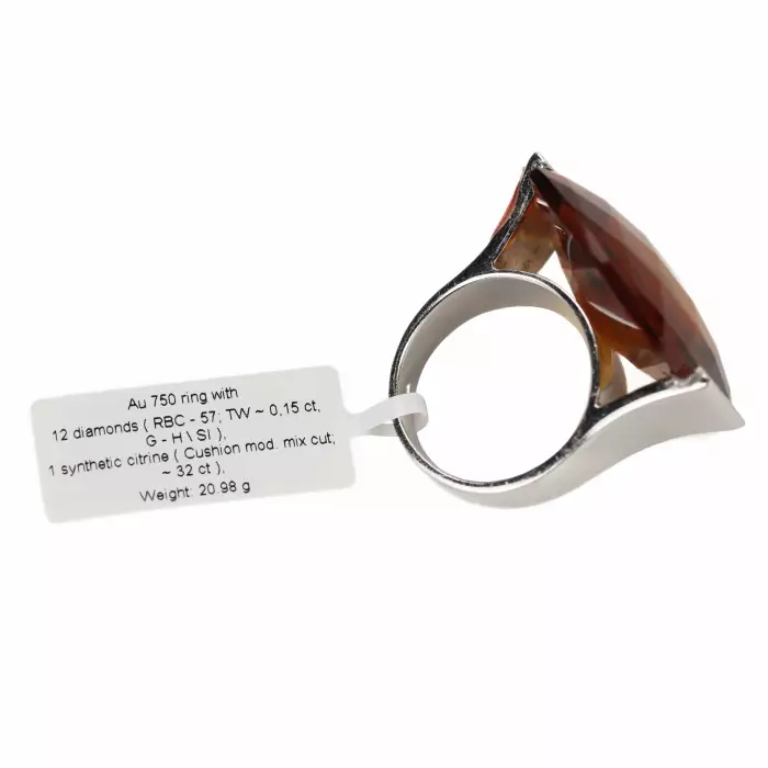 Bague en or blanc 18 carats avec cétrine couleur cognac et diamants. Italie. Deuxième moitié du 20e siècle. 