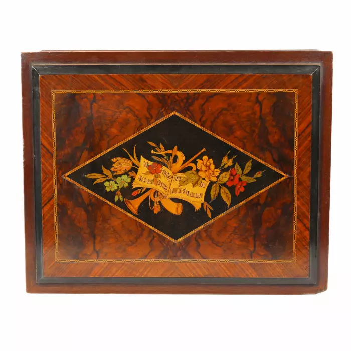 Boîte réalisée selon la technique de la Marqueterie. France. Troisième quart du XIXe siècle. 
