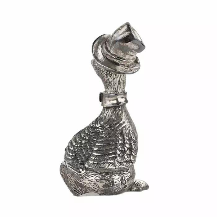 Figurine en argent d`une oie coiffée d`un chapeau. Italie 20e siècle 