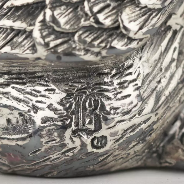 Figurine en argent d`une oie coiffée d`un chapeau. Italie 20e siècle 