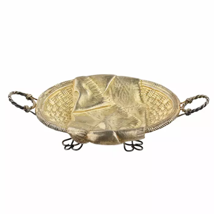 Assiette à pain en argent. Usine d`Andrey Mikhailovich Postnikov. Moscou. 1896-1908