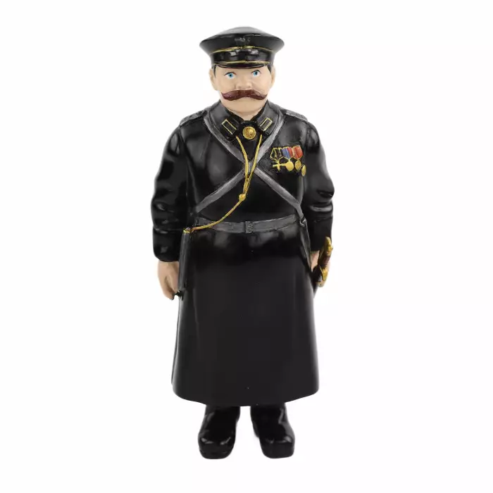 Figurine en bronze d`un policier, peinte aux émaux à froid d`après le modèle Fabergé. Saint-Pétersbourg, 1911. 