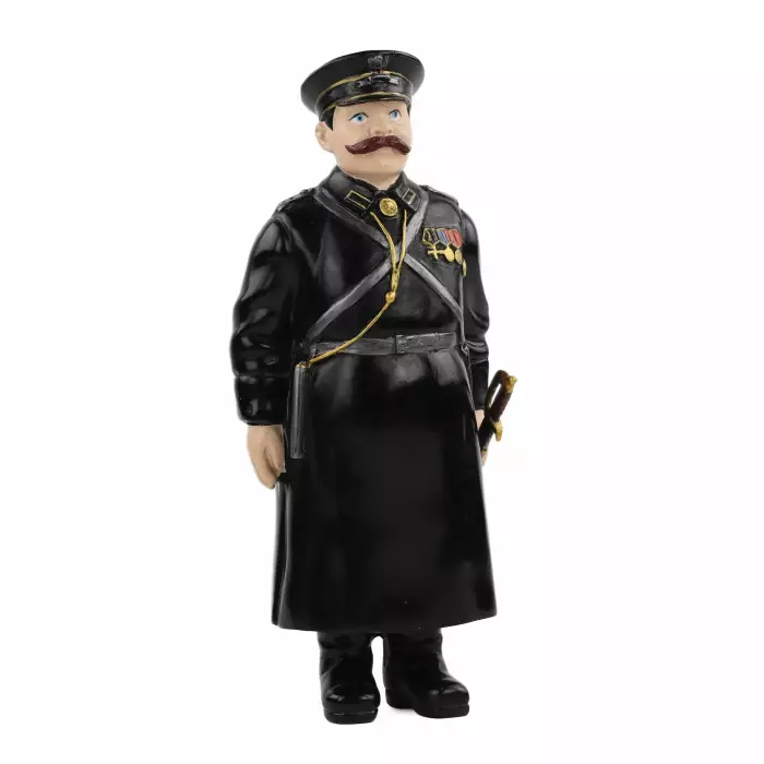 Figurine en bronze d`un policier, peinte aux émaux à froid d`après le modèle Fabergé. Saint-Pétersbourg, 1911. 