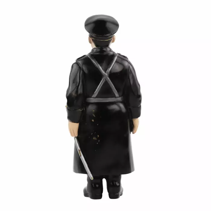 Figurine en bronze d`un policier, peinte aux émaux à froid d`après le modèle Fabergé. Saint-Pétersbourg, 1911. 