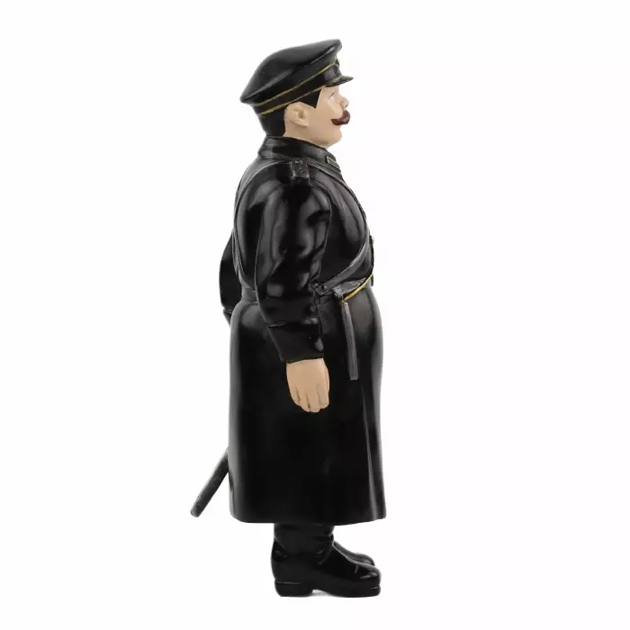 Figurine en bronze d`un policier, peinte aux émaux à froid d`après le modèle Fabergé. Saint-Pétersbourg, 1911. 
