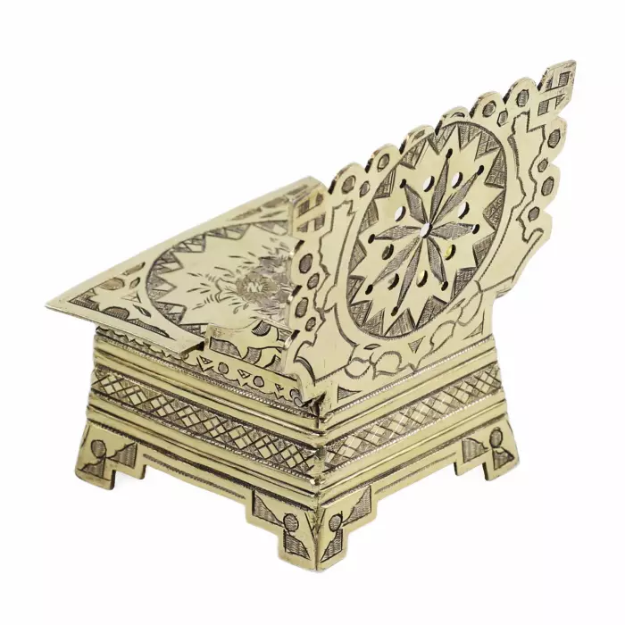 Salière-chaise avec une image sculptée de fleurs Ivan Alekseev Russie, Moscou, 1874 