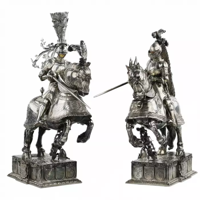 CHEVALIERS MAXIMILIEN IER ET FERDINAND II À CHEVAL. HANAU, VERS 1910