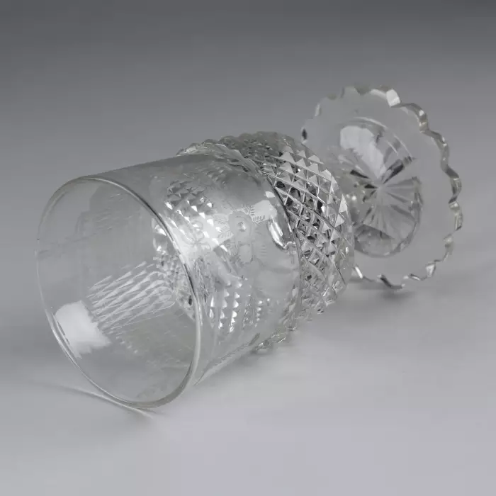 Un verre avec vue sur Saint-Pétersbourg. Fabrique de verre impériale. Russie, XIXe siècle. 