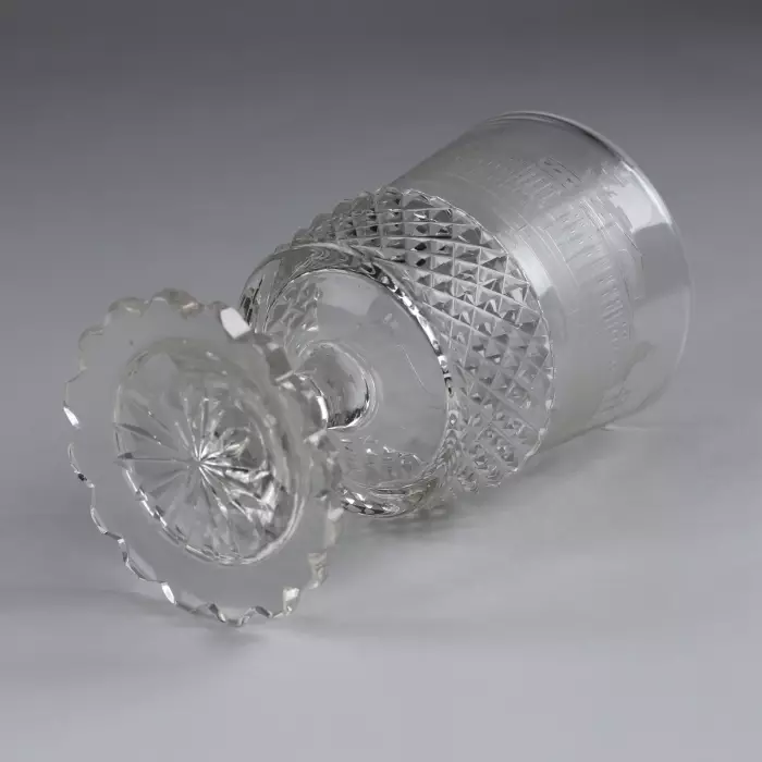 Un verre avec vue sur Saint-Pétersbourg. Fabrique de verre impériale. Russie, XIXe siècle. 