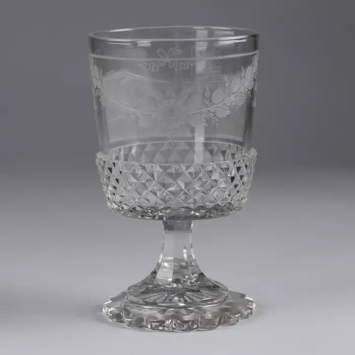 Un verre avec vue sur Saint-Pétersbourg. Fabrique de verre impériale. Russie, XIXe siècle. 