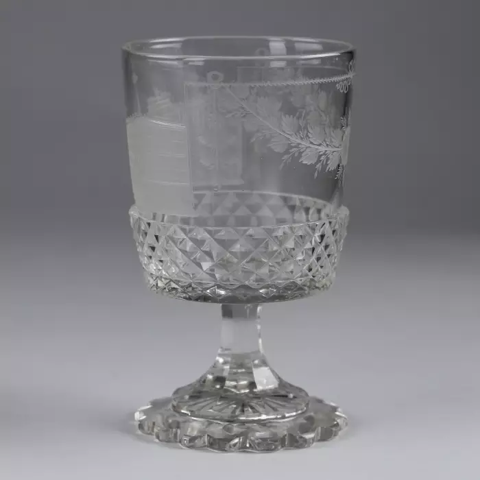 Un verre avec vue sur Saint-Pétersbourg. Fabrique de verre impériale. Russie, XIXe siècle. 