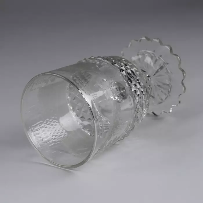 Un verre avec vue sur Saint-Pétersbourg. Fabrique de verre impériale. Russie, XIXe siècle. 