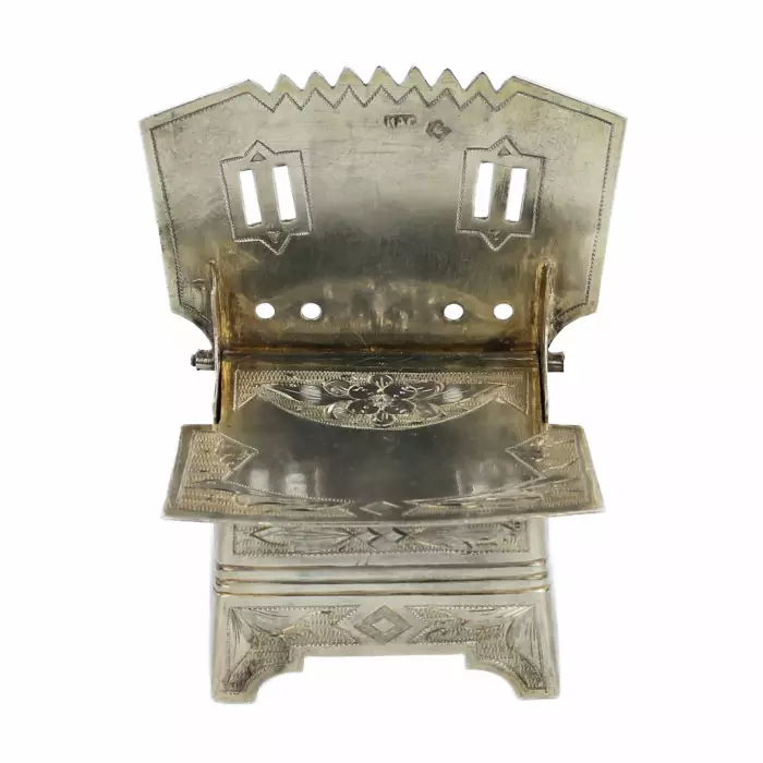 Salière russe en argent en forme de siège. Ivan Alekseevitch Svéchnikov. Moscou, 1885.