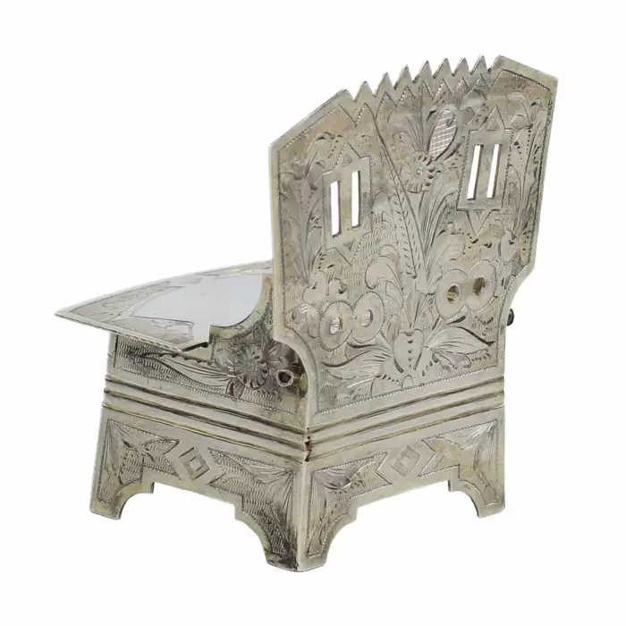 Salière russe en argent en forme de siège. Ivan Alekseevitch Svéchnikov. Moscou, 1885.
