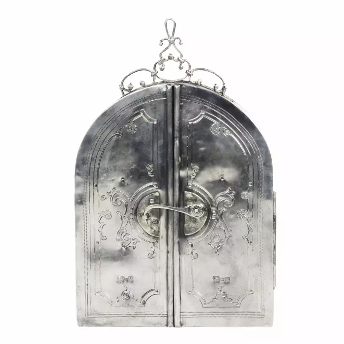LAMPE DE HANOUCCA PLIANTE EN ARGENT DÉCORÉE DIMAGES DU PROPHÈTE MOÏSE ET DU GRAND PRÊTRE AARON. EMPIRE RUSSE, RIGA, EDUARD DANNENBERG, 1874