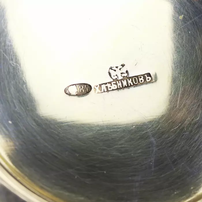COUPE RUSSE EN ARGENT À ÉMAIL PLIQUE-À-JOUR. MAISON KHLEBNIKOV. MOSCOU, DÉBUT DU XXE SIÈCLE