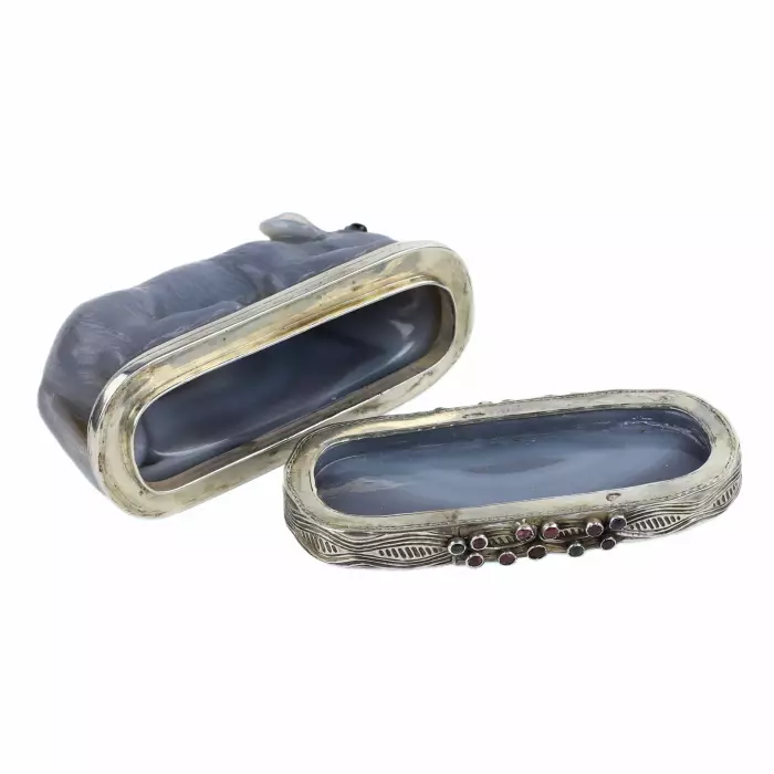 TABATIÈRE EN FORME DE SOURIS EN AGATE BANDE ET ARGENT. XIXe SIÈCLE