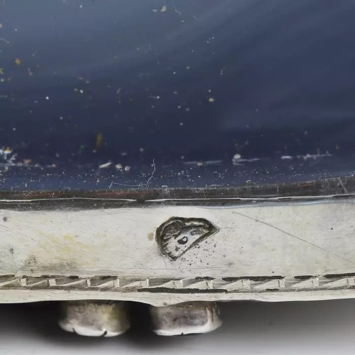 TABATIÈRE EN FORME DE SOURIS EN AGATE BANDE ET ARGENT. XIXe SIÈCLE