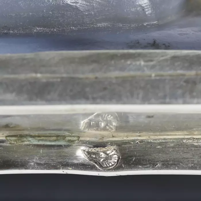 TABATIÈRE EN FORME DE SOURIS EN AGATE BANDE ET ARGENT. XIXe SIÈCLE