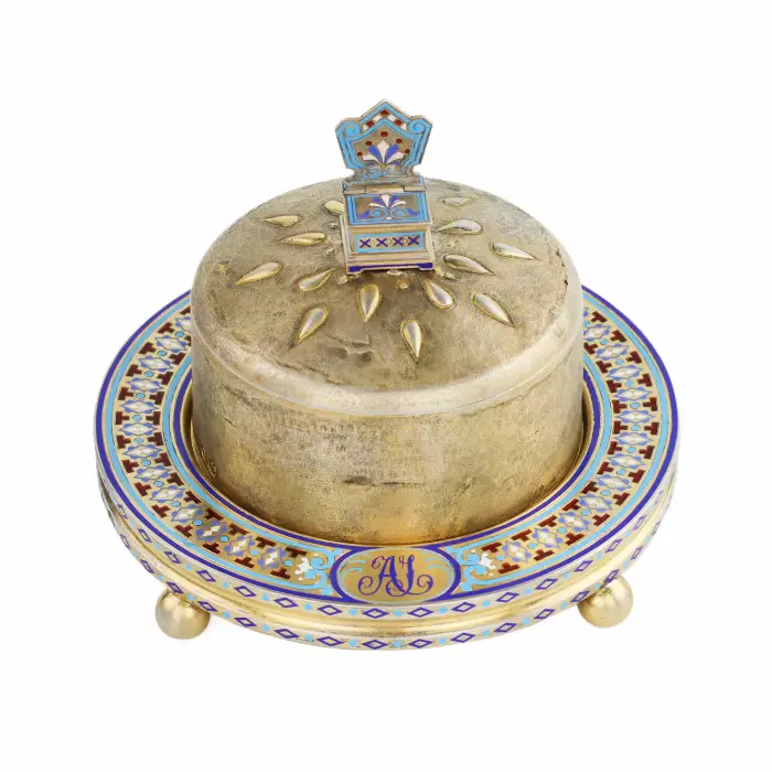 BEURRIER EN ARGENT EN FORME DE PAIN DE FÊTE AVEC SALIÈRE MAISON PAVEL OVCHINNIKOV, MOSCOU, 1896