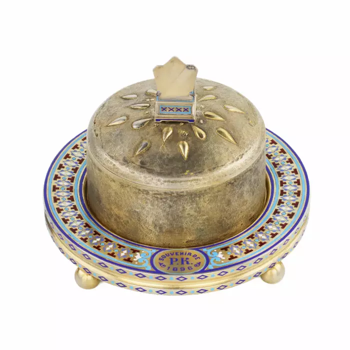 BEURRIER EN ARGENT EN FORME DE PAIN DE FÊTE AVEC SALIÈRE MAISON PAVEL OVCHINNIKOV, MOSCOU, 1896