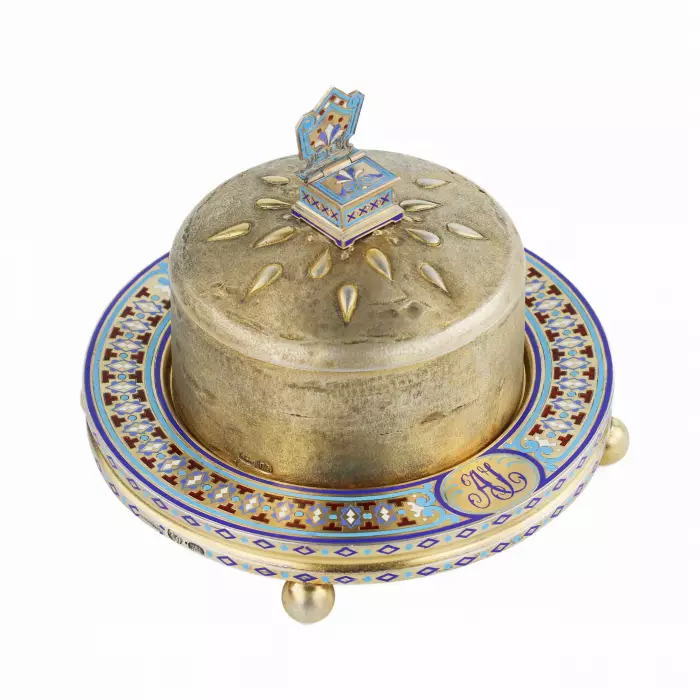 BEURRIER EN ARGENT EN FORME DE PAIN DE FÊTE AVEC SALIÈRE MAISON PAVEL OVCHINNIKOV, MOSCOU, 1896