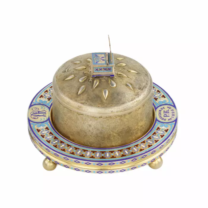 BEURRIER EN ARGENT EN FORME DE PAIN DE FÊTE AVEC SALIÈRE MAISON PAVEL OVCHINNIKOV, MOSCOU, 1896