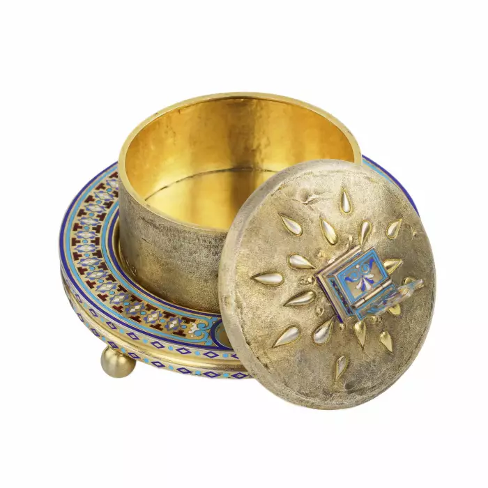 BEURRIER EN ARGENT EN FORME DE PAIN DE FÊTE AVEC SALIÈRE MAISON PAVEL OVCHINNIKOV, MOSCOU, 1896