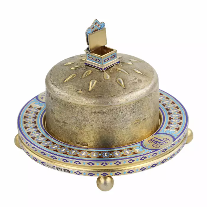 BEURRIER EN ARGENT EN FORME DE PAIN DE FÊTE AVEC SALIÈRE MAISON PAVEL OVCHINNIKOV, MOSCOU, 1896