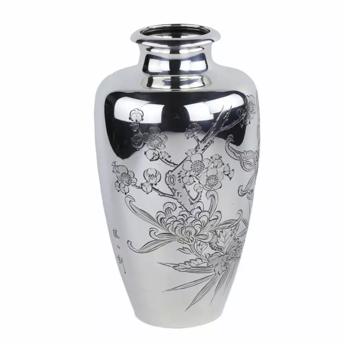 VASE EN ARGENT MITSUMURA À DÉCOR DE CHRYSANTHÈMES. JAPON, XXe SIÈCLE