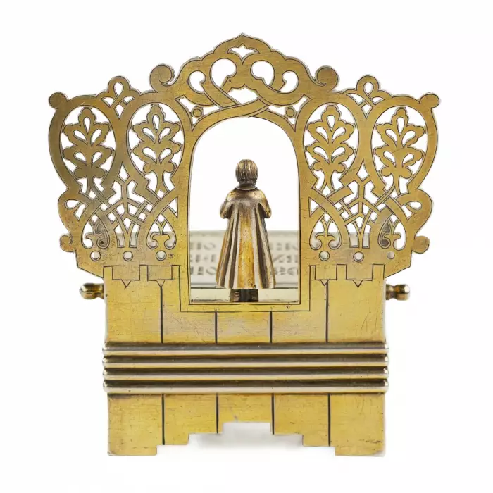 SALERON EN ARGENT EN FORME DE TRÔNE AVEC FIGURINE DE PAYSAN MAISON KHLEBNIKOV, MOSCOU, VERS 1880
