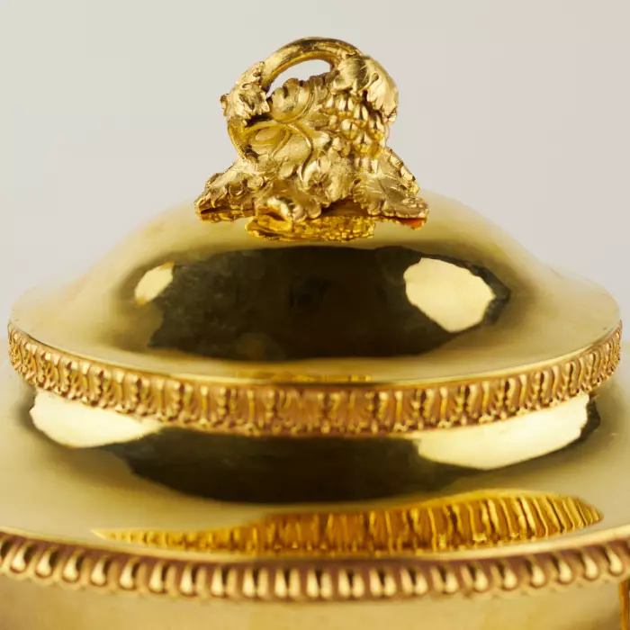 COVERED NEOCLASSICAL CUP. ROBERT GARRARD II & EDWARD BURROWS. ENGLAND, FIRST THIRD OF THE 19TH CENTURY