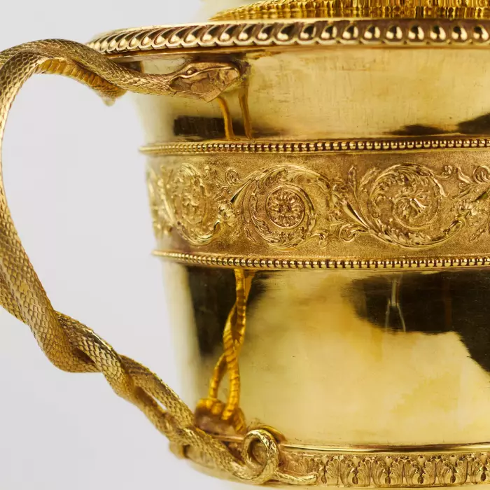 COVERED NEOCLASSICAL CUP. ROBERT GARRARD II & EDWARD BURROWS. ENGLAND, FIRST THIRD OF THE 19TH CENTURY