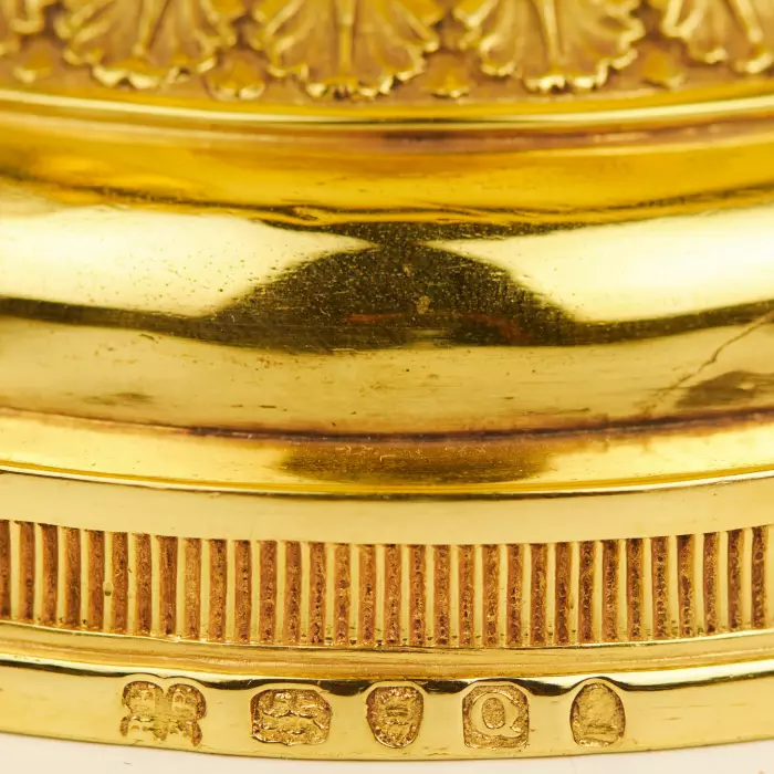 COVERED NEOCLASSICAL CUP. ROBERT GARRARD II & EDWARD BURROWS. ENGLAND, FIRST THIRD OF THE 19TH CENTURY