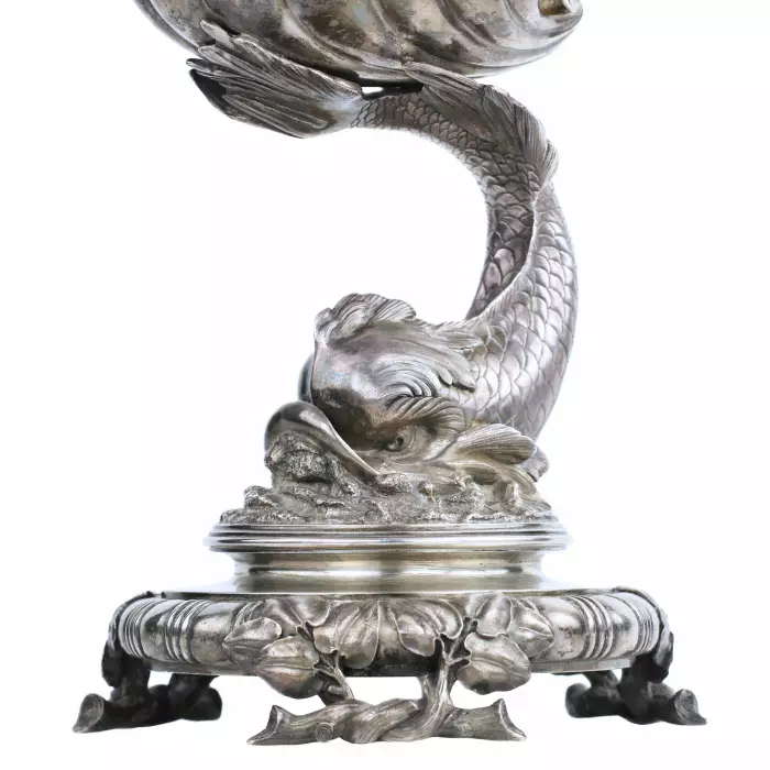 EXCEPTIONNELLE PAIRE DE TAZZAS EN CRISTAL SUR PIÉTEMENTS EN ARGENT. MAISON DES FRÈRES GRACHEV RUSSIE, SAINT-PÉTERSBOURG, FIN DU XIXᵉ SIÈCLE