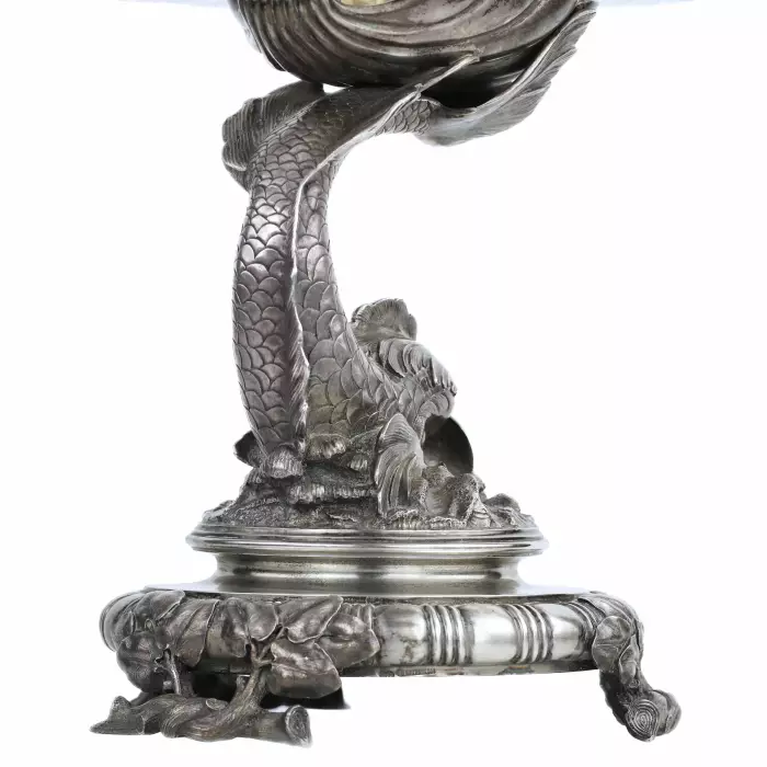 EXCEPTIONNELLE PAIRE DE TAZZAS EN CRISTAL SUR PIÉTEMENTS EN ARGENT. MAISON DES FRÈRES GRACHEV RUSSIE, SAINT-PÉTERSBOURG, FIN DU XIXᵉ SIÈCLE