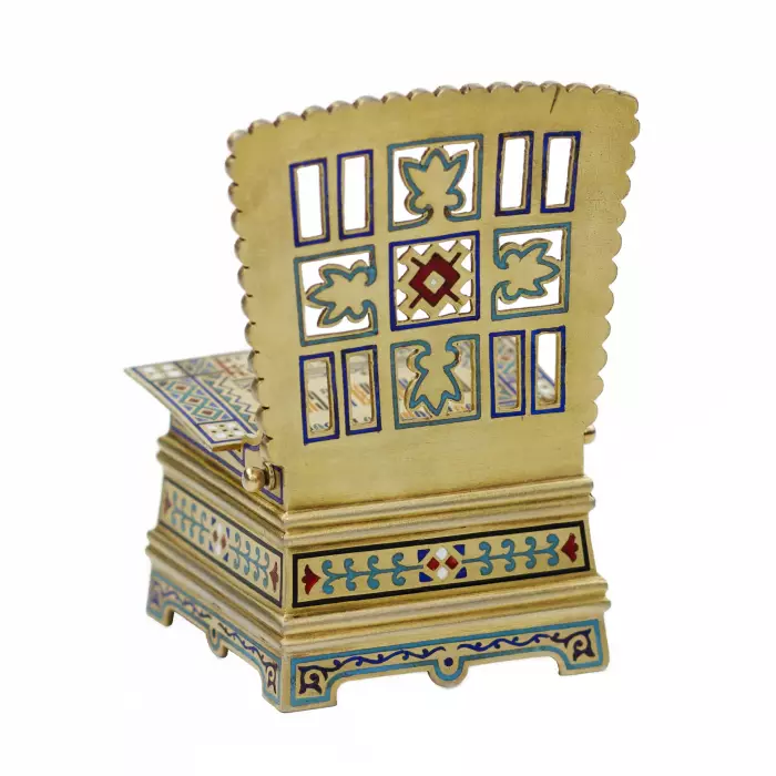 SALERON EN ARGENT EN FORME DE TRÔNE AVEC PROVERBE ÉMAILLÉ FABRIQUE P.A. OVCHINNIKOV, MOSCOU, 1884