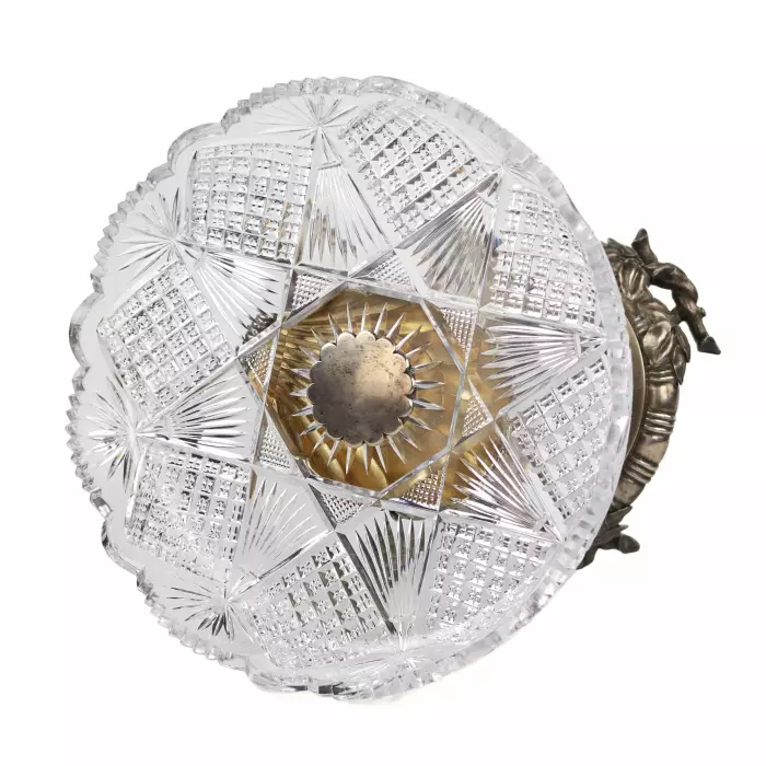 EXCEPTIONNELLE PAIRE DE TAZZAS EN CRISTAL SUR PIÉTEMENTS EN ARGENT. MAISON DES FRÈRES GRACHEV RUSSIE, SAINT-PÉTERSBOURG, FIN DU XIXᵉ SIÈCLE