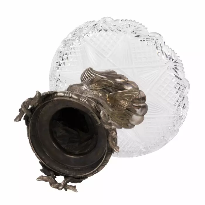 EXCEPTIONNELLE PAIRE DE TAZZAS EN CRISTAL SUR PIÉTEMENTS EN ARGENT. MAISON DES FRÈRES GRACHEV RUSSIE, SAINT-PÉTERSBOURG, FIN DU XIXᵉ SIÈCLE